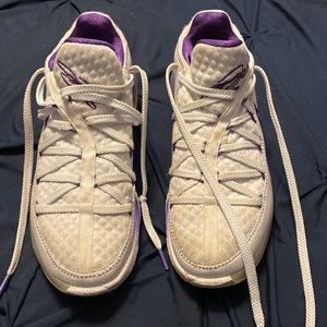 Nike Lebron XVII Low, size 8